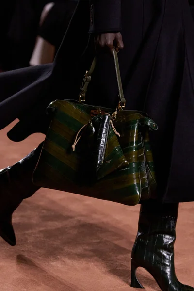 Look 14